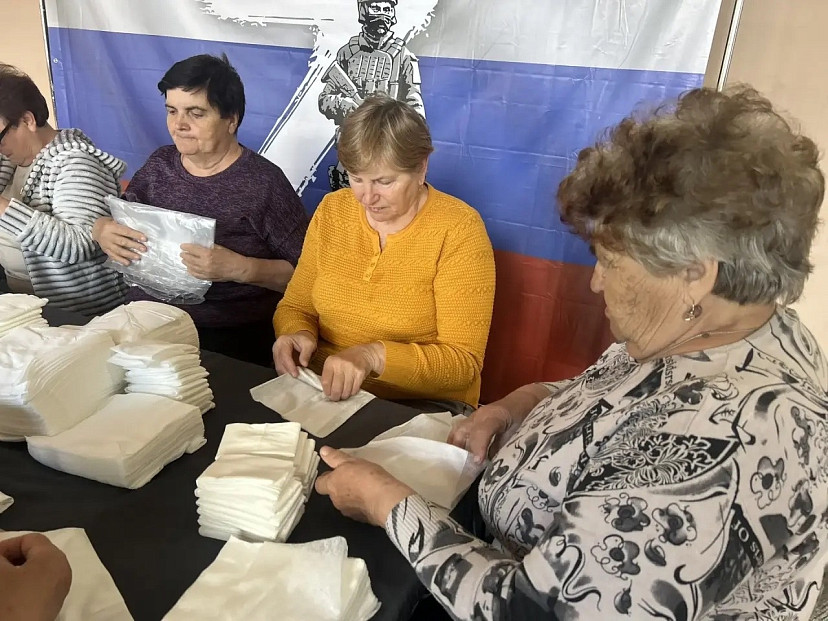 Саратовские женщины изготовили более 500 наборов сухого душа для защитников